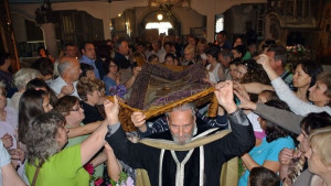 Изнесоха Светата Плащеница от хасковския храм Св Успение Богородично