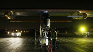 Самолет лети над САЩ със слънчева енергия