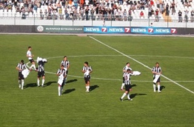 Футболистите на Локо Пд към феновете: Не сме продажници!