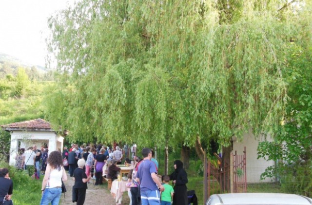 До Светената вода за Гергьовден