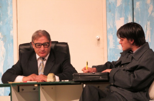 Какво представя театъра през май