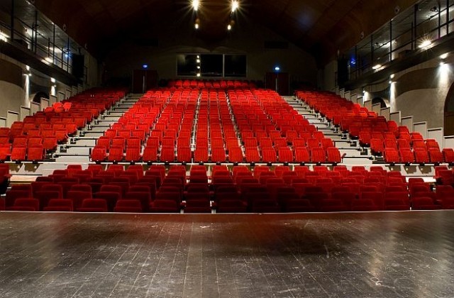 Артистите в Русия ще минават атестация на всеки 5 години