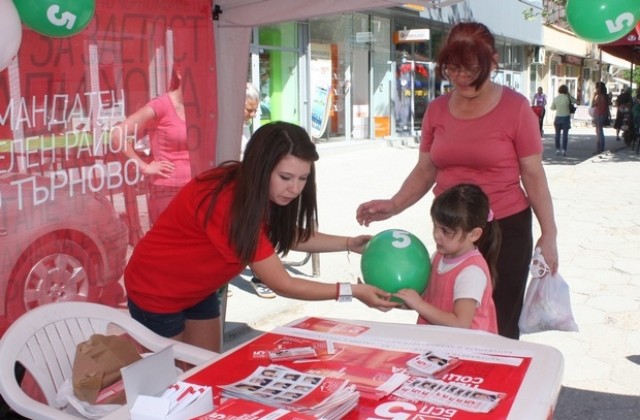 Работа и повече сигурност поискаха жителите на кв. Бузлуджа от кандидатите на Коалиция за България
