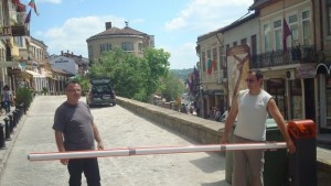 Бариера ограничава влизането на автомобили на Самоводската чаршия