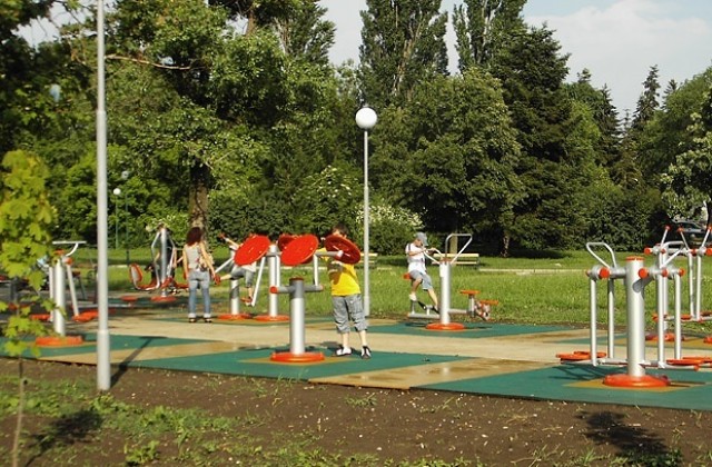 Откриват фитнес площадка на открито в квартал Стефан Караджа