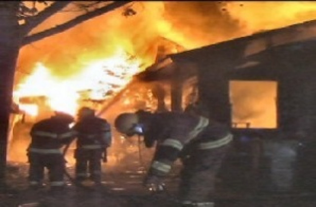 Пожар избухна на „Руския пазар” в Стара Загора