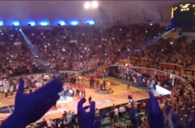 ВИДЕО: Хиляди скандираха „Ти си Бог“ за легендата Никос Галис