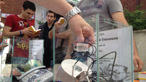 Младежите на ГЕРБ Враца събират флашки за Станишев