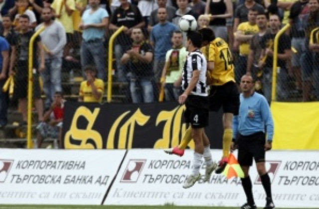 Ботев надигра Локо, но пловдивското дерби завърши без голове