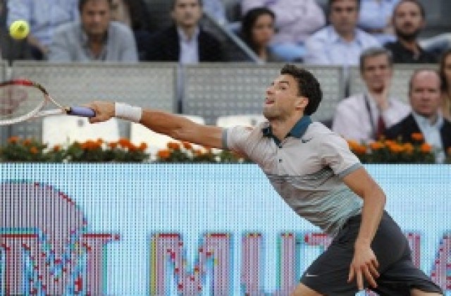 Гришо с поражение на двойки, но очаква съперника си на сънгъл