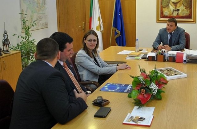 Камбитов се срещна с евродепутата Моника Панайотова