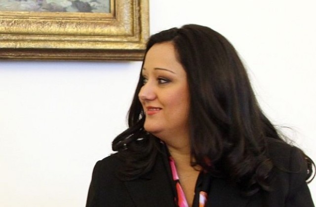 Лиляна Павлова: Аз съм за референдумите