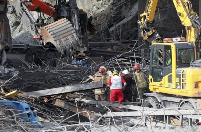 Двама затрупани след срутване на мост в Норвегия