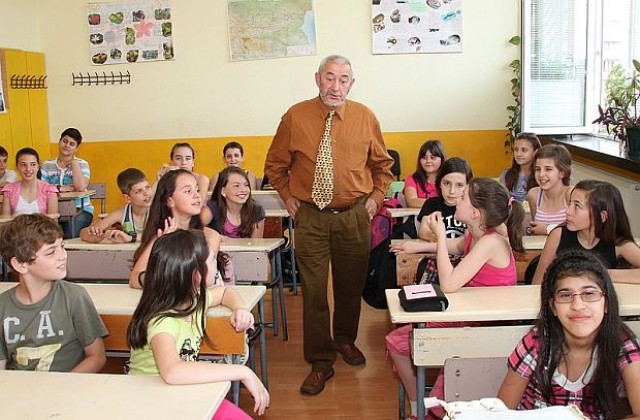 Четвъртокласниците се явяват на малка матура по български език