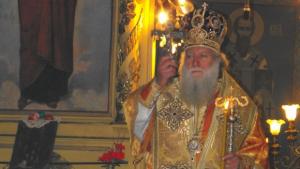Патриархът поставя основния камък на новата църква в Разград
