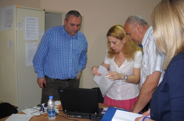 Обвиниха действащ кмет в предизборна агитация