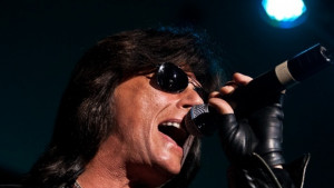 Джо Лин Търнър забива заедно с български банди на Рок