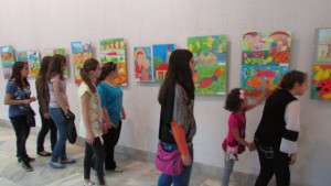 Ученици подредиха колоритна изложба в горнооряховската галерия