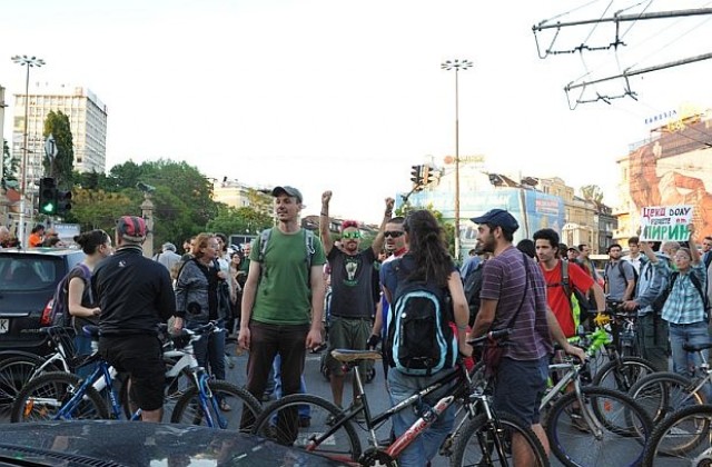 Протест в защита на Пирин блокира Орлов мост