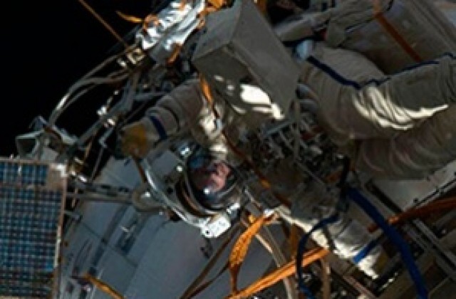 Астронавти от МКС ще се опитат да спрат теча на амоняк