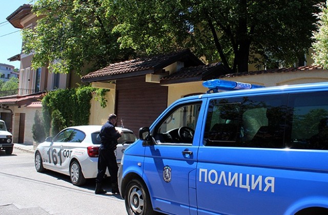 Крадец със сгъваем нож нахлу в дома на Иван Костов
