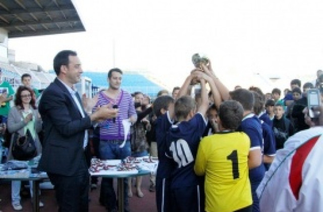 СНИМКИ: Зрелищен финал на втроия междуучилищен турнир за деца в Бургас