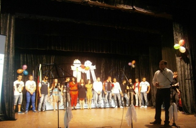 Спортното училище пожела- На добър час на абитуриентите си