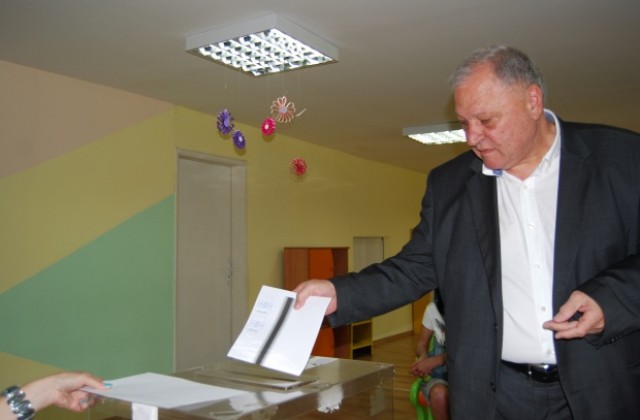 Димитър Дъбов: Гласувах, за да върнем България на хората