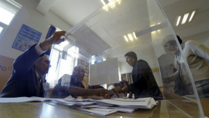 26 от варненци гласуваха до обяд РИК засипана с жалби