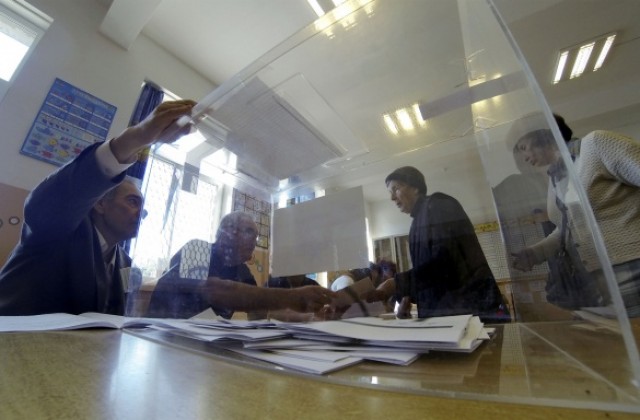 26 % от варненци гласуваха до обяд, РИК засипана с жалби за агитация