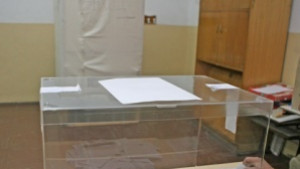 Избирателната активност доближава 30 към 1330 часа