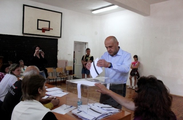 Томислав Дончев: Гласувах за светлото европейско бъдеще на България