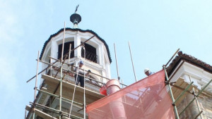 Започна ремонт на покрива на църквата Св Св Константин и