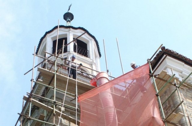 Започна ремонт на покрива на църквата Св. Св. Константин и Елена