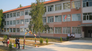 Зрелостниците от ПМГ Враца казват сбогом на училище днес