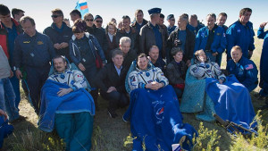 Трима астронавти се завърнаха на Земята