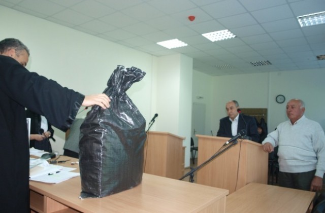Разследват чувала с бюлетини в Пловдив