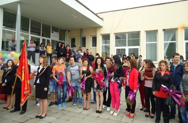 Стралджа изпрати своите абитуриенти