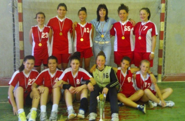 Математическа гимназия с първо място по хандбал