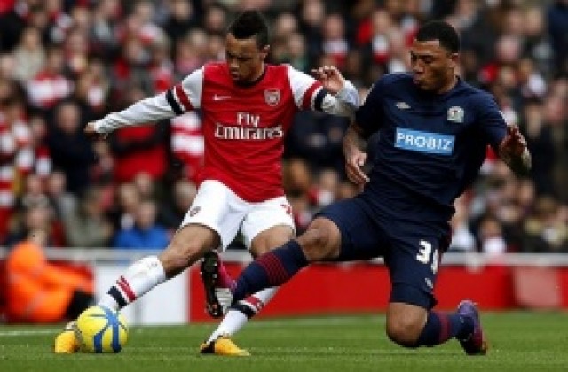 Шалке е по петите на халф от Арсенал