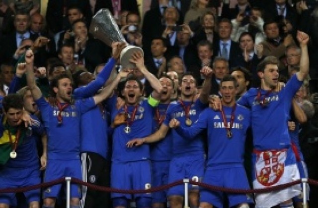 Челси триумфира в Лига Европа с гол в края, прокобата над Бенфика продължи