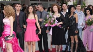 Започват абитуриентските дефилета по червения килим