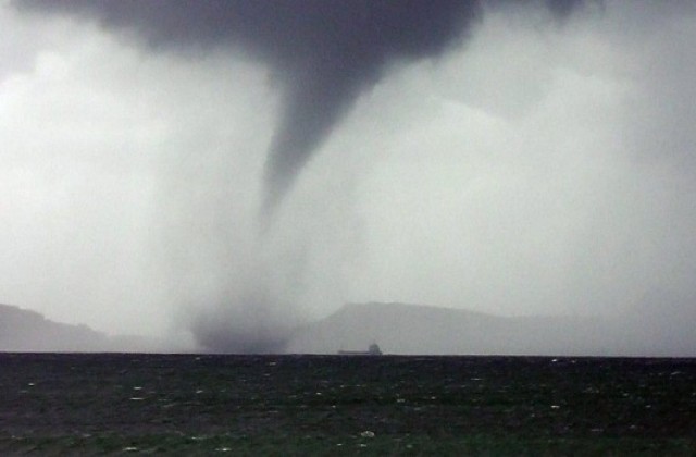 Най-малко шест жертви взе торнадо в Тексас