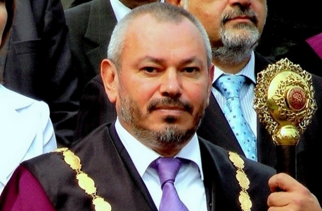 Проф. Легкоступ: Настоящият закон за висшето образование е като дреха в стил пачуърк