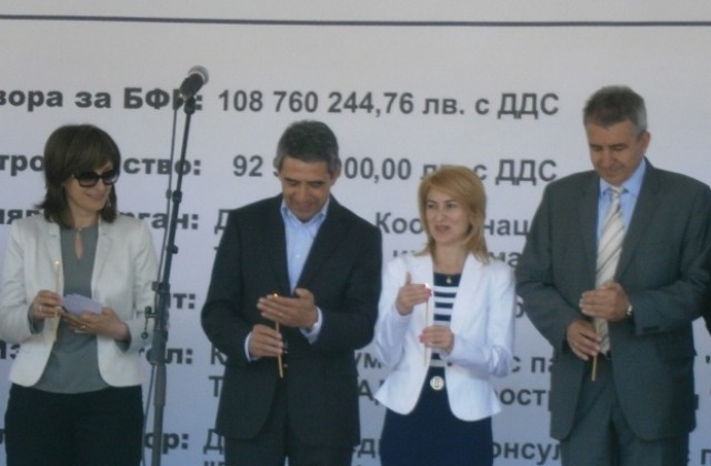 Екатерина Захариева спира строежа в Яйлата