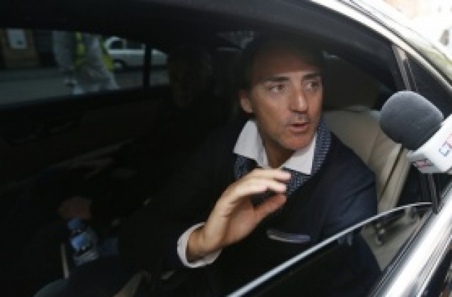 Изловиха Манчини в Неапол, той се прави на ударен