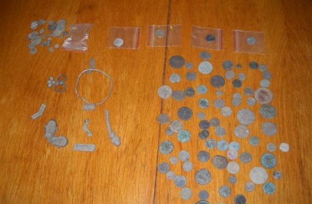 Откриха антични монети в дома на мъж от Нови пазар