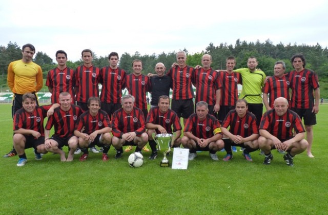 Ветераните на Мездра - шампиони на Искърското дефиле