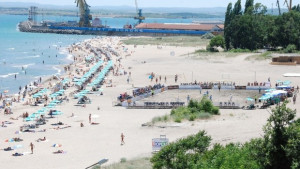 Триста безплатни чадъра на Централния