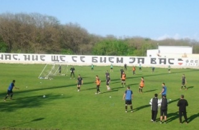 Локо Пд замина за Варна с едва 16 футболисти